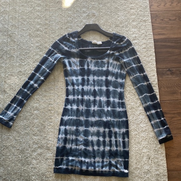 Billabong Dresses & Skirts - Billabong adorable dress or cover up. Size small